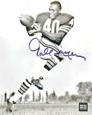 Gale Sayers Autographed Chicago Bears 8x10 Action Photo
Chicago Bears Hall of Famer, Gale Sayers,  has hand signed this Black and White action 8x10 Photo with a Blue sharpie pen.  The autographed photo was signed in October of 1989, in Skokie, IL.  This autographed item comes with an Authenticity Hologram on the photo and a Real Deal Memorabilia Certificate of Authenticity (COA). 
Keywords: GS8x10B+W