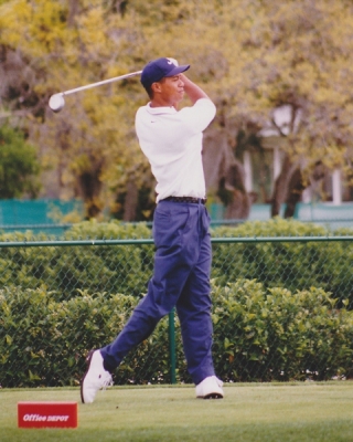 Tiger Woods Unsigned Vintage 8x10 inch Golf Photo
